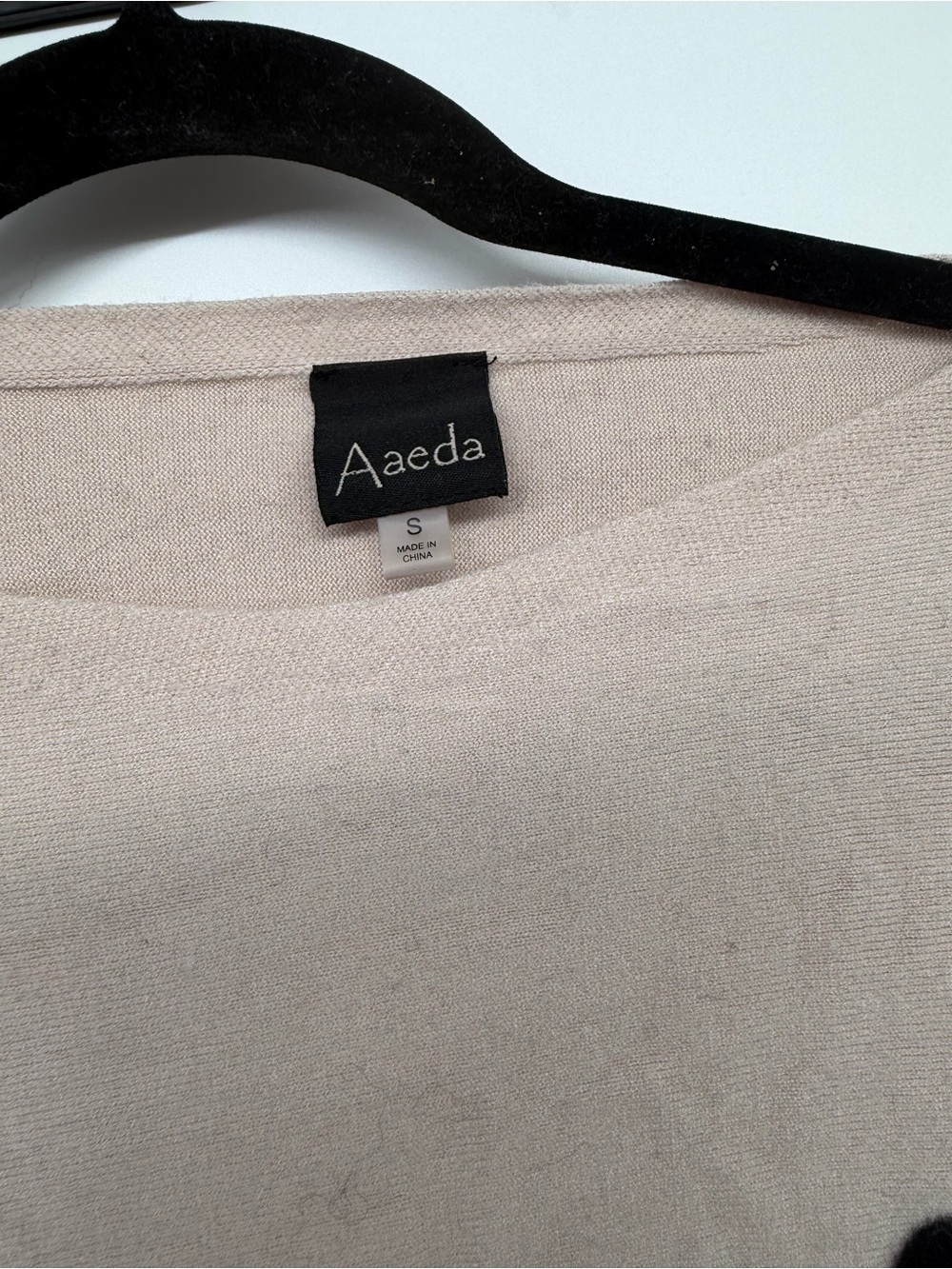 Aaeda Beige Black Daisy Floral Lightweight Sweater Size Small - Picture 2 of 3